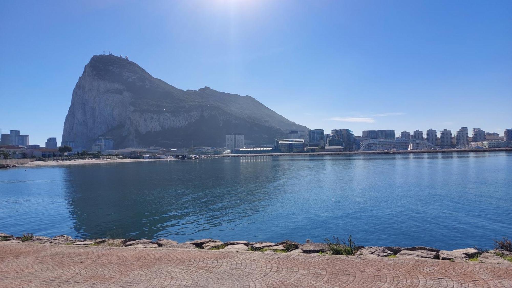 En Poniente Villa La Línea de la Concepción Exteriör bild