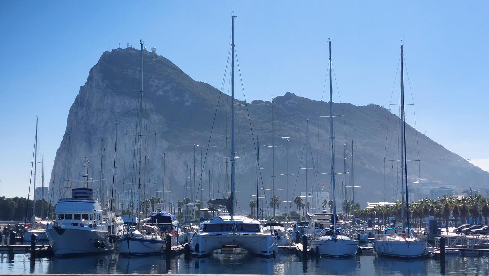 En Poniente Villa La Línea de la Concepción Exteriör bild