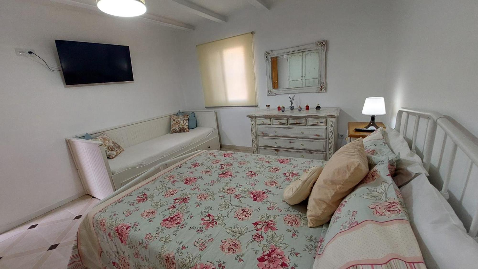 En Poniente Villa La Línea de la Concepción Exteriör bild